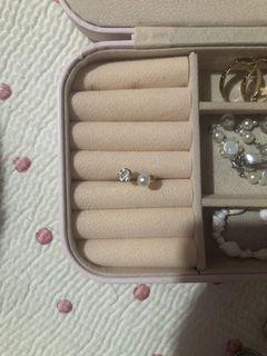 (Category: ) located in . Submitted by sevinteenfinds (Listing ID 1457269084, Image 1). Description: .