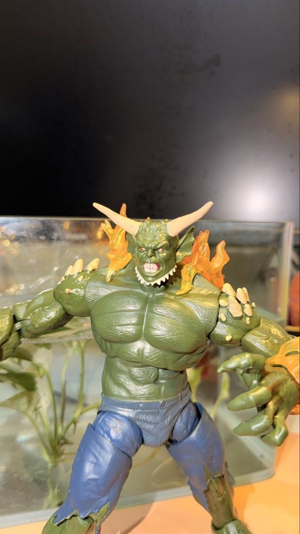 Marvel Legends Green Goblin (Build-A-Figure) (Category: Figurines & Statues) located in Paranaque City. Submitted by toyvinzcollections (Listing ID 1457300860, Image 2). Description: Set Sale Only: Freshly Built Green Goblin BAF Condition: Loose / used for photography ONLY Price: ₱2800 💸 MOP: GCASH / Bank Transfer / MAYA 🚚 MOD: LALAMOVE / GRAB / Flash Express LBC COP - PAYMENT thru GCash//Bank Transfer/MAYA 📍 LOCATION: Parañaque / Quezon City 