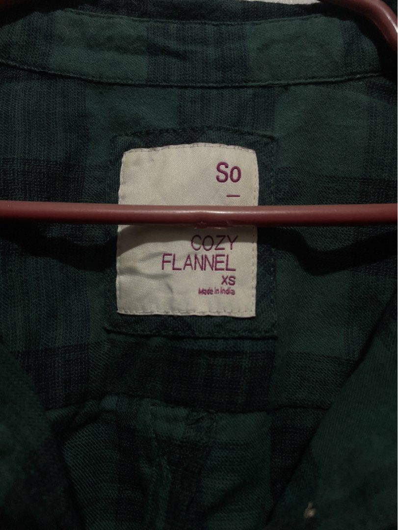 Green Plaid flannel (Category: Longsleeves) located in Manila. Submitted by sapsari (Listing ID 1457244700, Image 2). Description: - SO COZY FLANNEL green & black plaid shirt -used once - not faded very green and black in person -malambot yung tela - Size: XS but can fit upto small - Material: 100% Cotton - Long sleeves with button cuffs, button-up front .