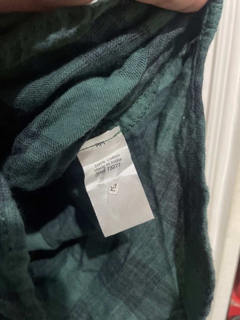 Green Plaid flannel (Category: Longsleeves) located in Manila. Submitted by sapsari (Listing ID 1457244700, Image 3). Description: - SO COZY FLANNEL green & black plaid shirt -used once - not faded very green and black in person -malambot yung tela - Size: XS but can fit upto small - Material: 100% Cotton - Long sleeves with button cuffs, button-up front .