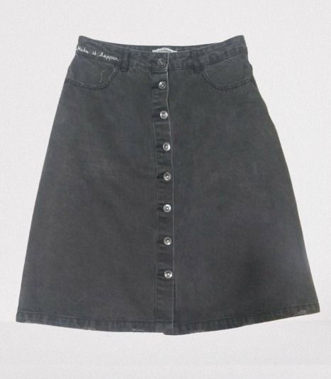 PULL & BEAR Grey Button-Up Denim Midi Skirt with "Make it Happen" Embroidery (Category: Skirts) located in Davao. Submitted by rosewyn (Listing ID 1457259689, Image 1). Description: - Grey denim midi skirt - Button-up front - "Make it Happen" embroidery on left pocket - A-line silhouette - Approximately 24 inches in length - Ideal for casual wear - NEW CONDITION - NO ISSUES.