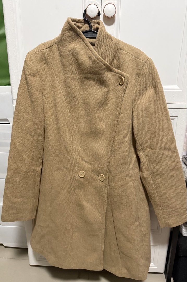 Guess Autumn/Winter Coat (Med-Large) (Category: Coats, Jackets and Outerwear) located in San Fernando. Submitted by annieprelovedshop (Listing ID 1457317712, Image 1). Description: Original Guess Coat .
