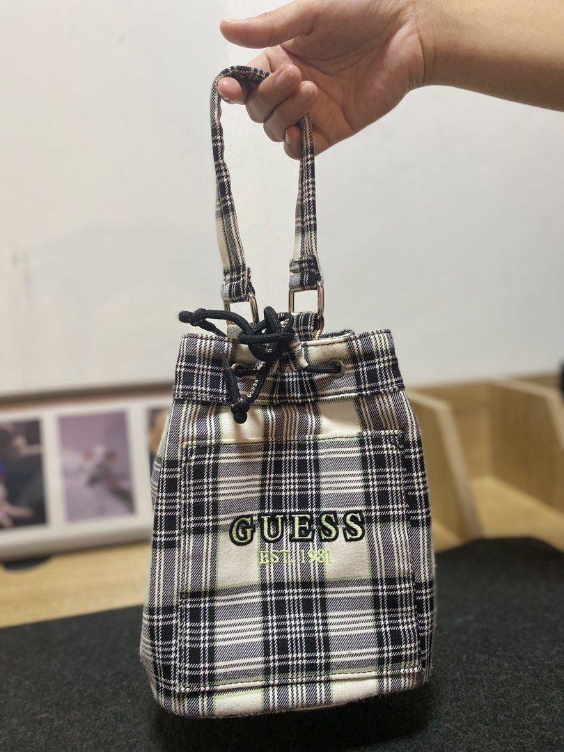 Guess Canvas Bucket Bag (Category: Cross-body Bags) located in Cabuyao City. Submitted by copitos (Listing ID 1457243779, Image 1). Description: .