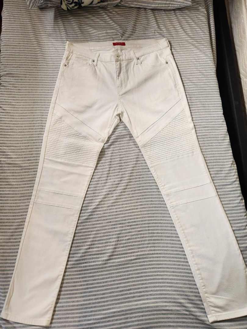 AUTHENTIC GUESS White Moto Jeans (Category: Jeans) located in Manila. Submitted by csc42 (Listing ID 1457212419, Image 1). Description: - Smart Casual Wear - Relaxed fit - Moto detailing on knees and thighs - Button and zip closure - Classic five-pocket styling - Perfect for casual or dressed-up looks - Payment mode : Mari bank / GCash - Payment : 400 + SF.