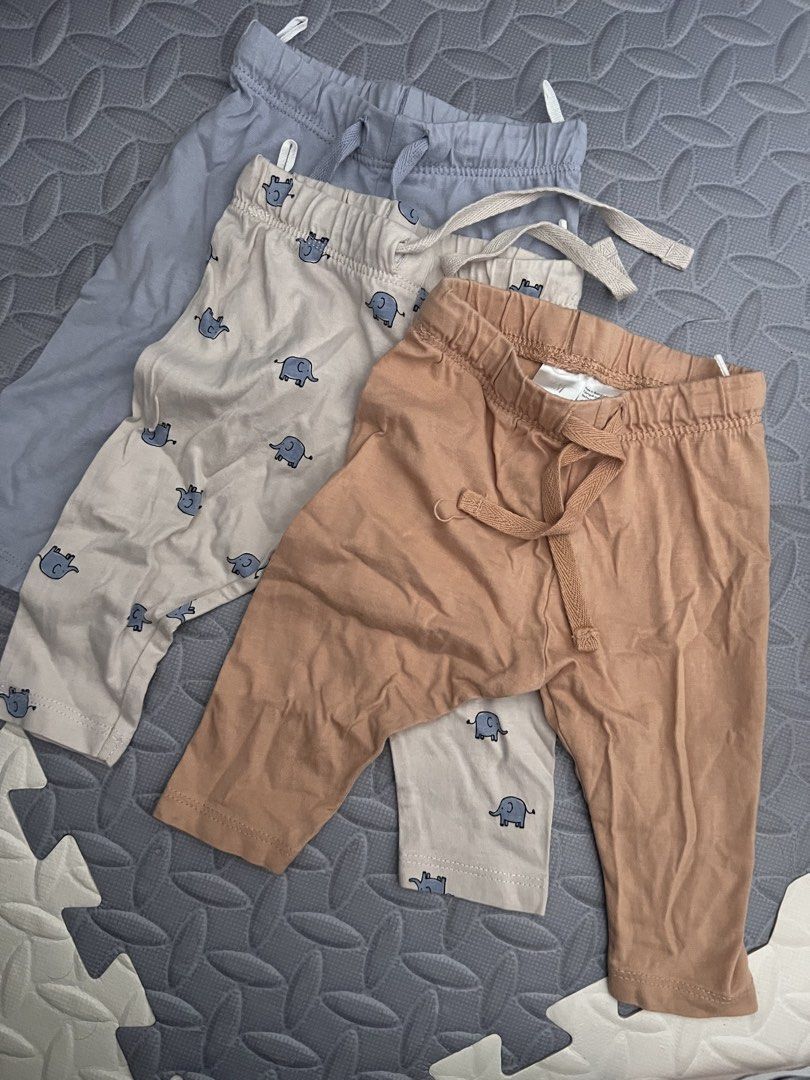 H&M Baby Trousers 2-4M (Category: Babies & Kids Fashion) located in Marikina City. Submitted by itsjaneee (Listing ID 1457188225, Image 1). Description: H&M Baby Trousers 3pcs 2-4 months Like new.