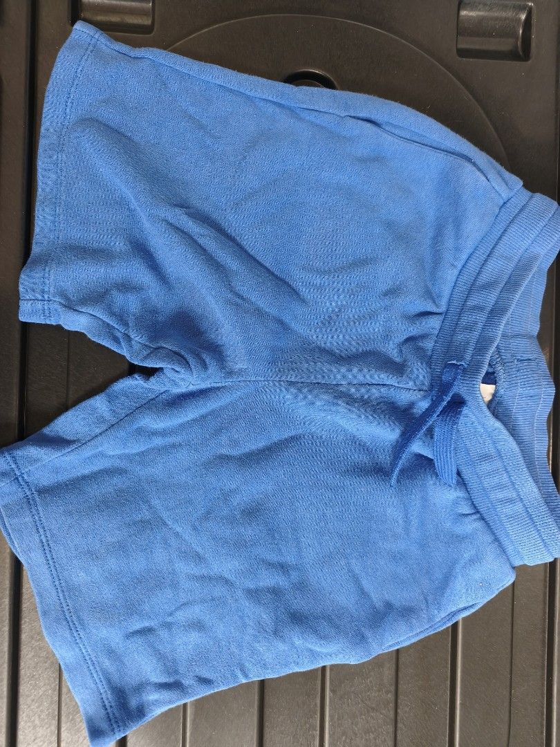 H&M Kids Shorts Bundle (Grey, Blue, Green) (Category: Babies & Kids Fashion) located in Quezon City. Submitted by tajima (Listing ID 1457279907, Image 3). Description: - Bundle of 3 H&M kids shorts - Colors: Grey, Blue, Green - Size: 7-8 years - Features: Elastic waistband with drawstring - Material: Soft cotton - Ideal for: Everyday wear and playtime.