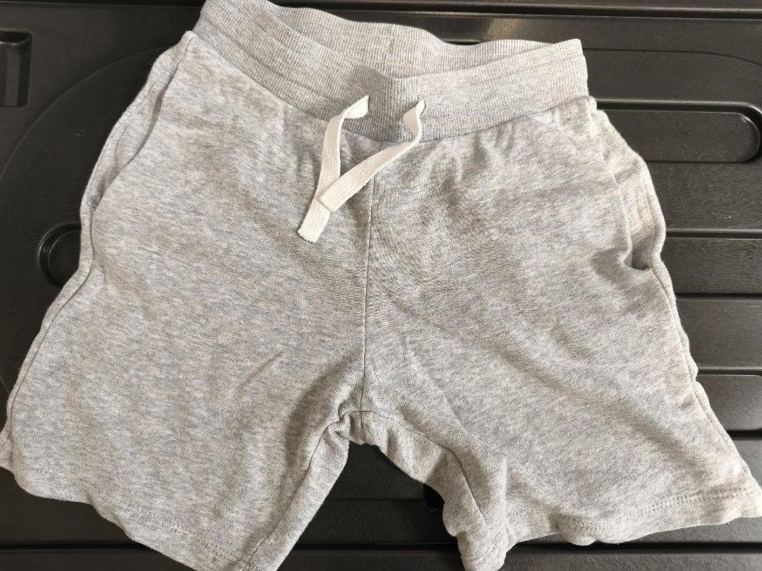 H&M Kids Shorts Bundle (Grey, Blue, Green) (Category: Babies & Kids Fashion) located in Quezon City. Submitted by tajima (Listing ID 1457279907, Image 1). Description: - Bundle of 3 H&M kids shorts - Colors: Grey, Blue, Green - Size: 7-8 years - Features: Elastic waistband with drawstring - Material: Soft cotton - Ideal for: Everyday wear and playtime.