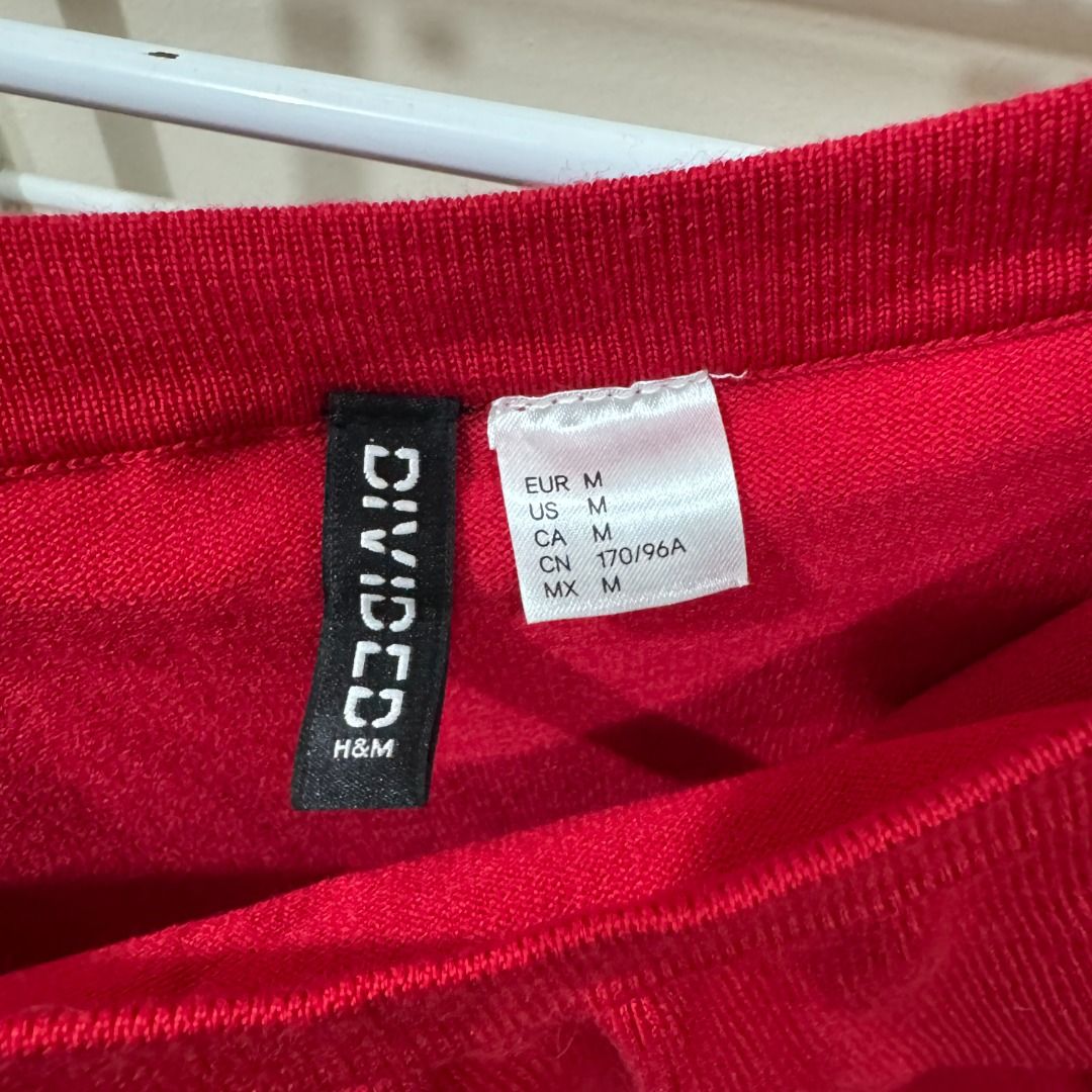 H&M Red Knitted Off Shoulder Top (Category: Blouses) located in Manila. Submitted by destashedmnl (Listing ID 1457253385, Image 2). Description: 💫 FREE SHIPPING WITHIN METRO MANILA 💫 (₱500 & up worth of purchase via J&T) ✨ Size: M-XL ✨ Measurement: W- 17.5" L- 17.5" 🩶 Message me for more info/photos. 😊 🩶 MOP: BDO/BPI/GCASH/GOTYME 🩶 MOD: -Lalamove (Same Day Delivery: Metro Manila and nearby provinces) -J&T ; starts at ₱50 sf (Metro Manila/Pr