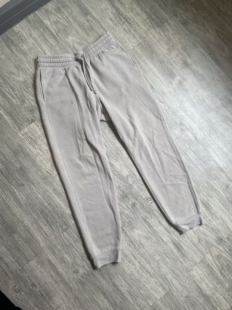 H&M SWEATPANTS (Category: Joggers) located in Caloocan City. Submitted by chapter_01 (Listing ID 1457192032, Image 1). Description: - Authentic - No issues, Slightly used only - Need wash only - Slim Fit Size: S to M - Negotiable.
