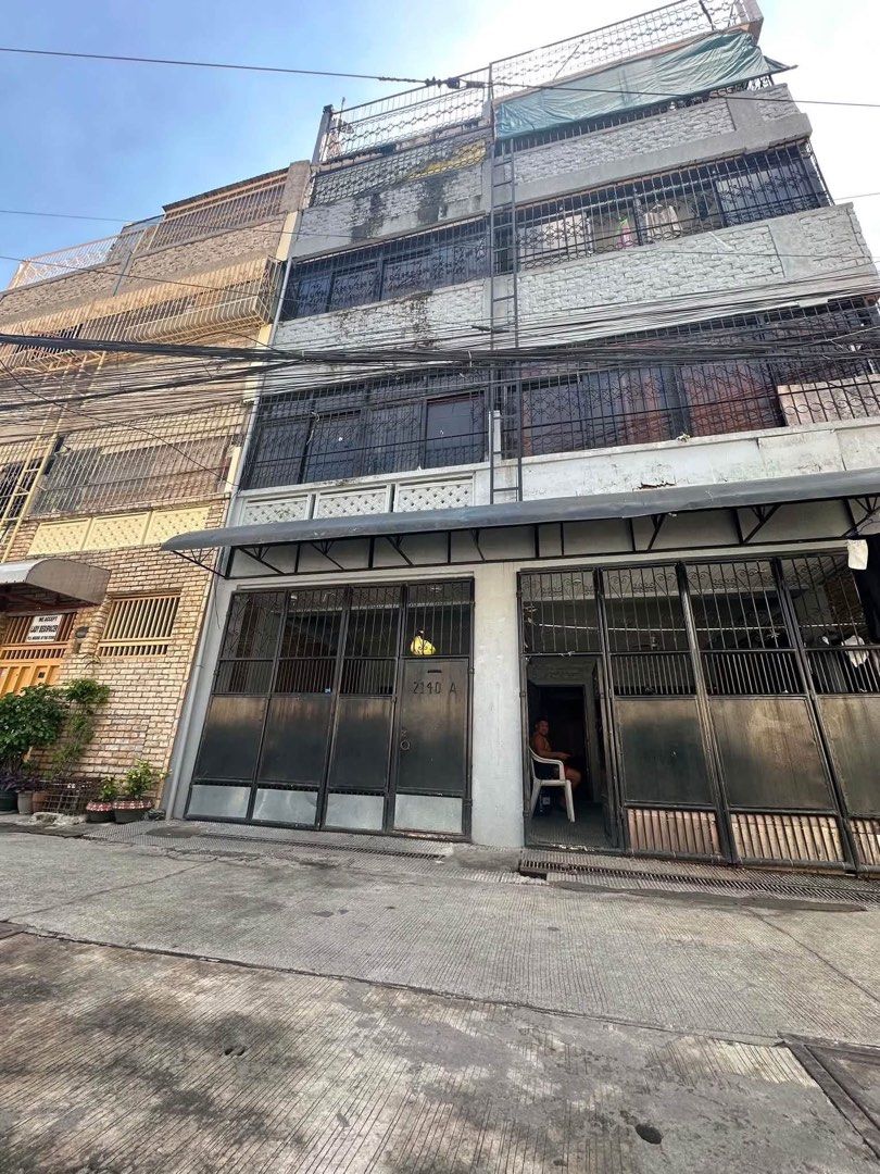 HOUSE FOR RENT (Category: Apartments & Condos) located in Manila. Submitted by prelovedyns (Listing ID 1457223650, Image 1). Description: House for rent Brgy. 744 Singalong Manila ✅5 floors ✅3 Bedroom with restroom ✅ Livingroom ✅ Garage for 1 vehicle & 1 motorcycle ✅ Open Area ✅ Big Rooftop ✅ Own electric & water meters. ✅ Safe and Peaceful Area Accessible and walking distance to: -Church -School -Convenience Stores -Markets/Talipapa -Fastfood: C