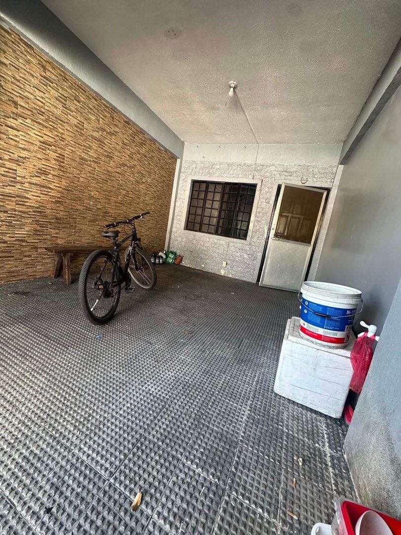 HOUSE FOR RENT (Category: Apartments & Condos) located in Manila. Submitted by prelovedyns (Listing ID 1457223650, Image 2). Description: House for rent Brgy. 744 Singalong Manila ✅5 floors ✅3 Bedroom with restroom ✅ Livingroom ✅ Garage for 1 vehicle & 1 motorcycle ✅ Open Area ✅ Big Rooftop ✅ Own electric & water meters. ✅ Safe and Peaceful Area Accessible and walking distance to: -Church -School -Convenience Stores -Markets/Talipapa -Fastfood: C