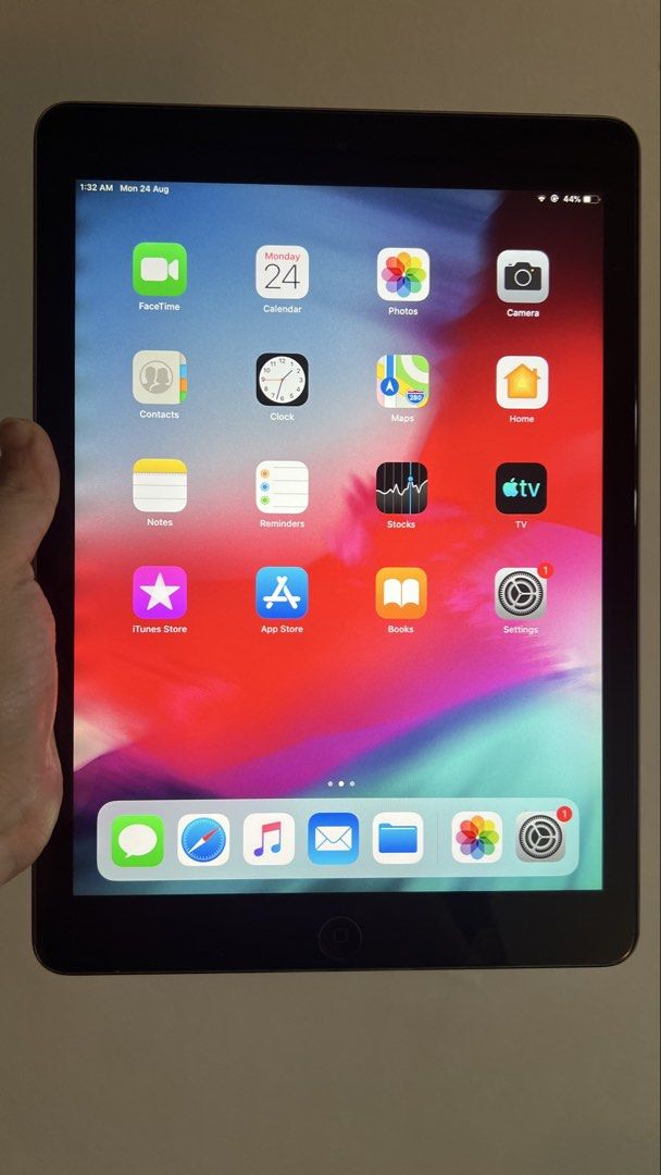 iPad (Category: iPad) located in Kuala Lumpur. Submitted by liew2309 (Listing ID 1457313935, Image 3). Description: .