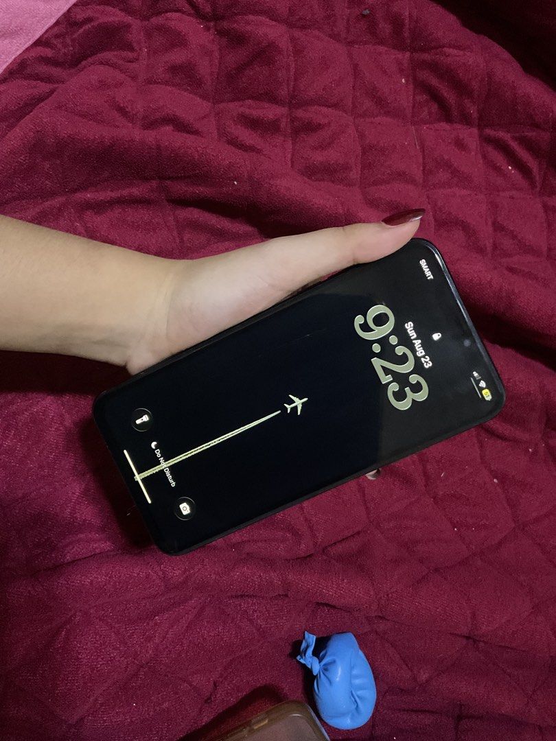 IPHONE 11 PRO MAX! (Category: iPhone 11 Series) located in Manila. Submitted by karenjyjy (Listing ID 1457277187, Image 2). Description: IPHONE 11 PRO MAX 256gb No Face Id 72 Batt health Smart Locked (Smart simcard lang pwede) Smooth Performance Honest main issue: Nag shashake yung back cam pag 2x above. READY TO USE NAPO ITO Rfs: Need funds Freebies: Charger at case AUTO IGNORE SA BARAT 11,500 pwede tawad pag sure buyer MEET UP ONLY.