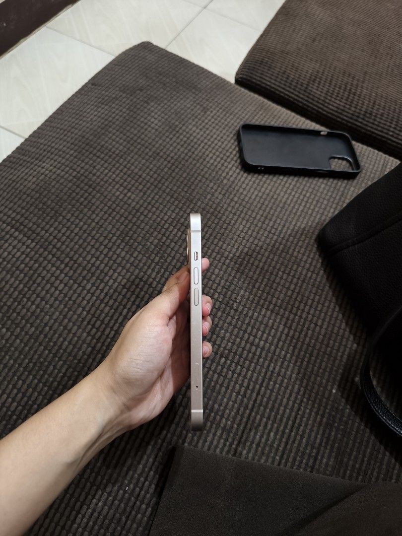 Iphone 13 128 GB - PINK (Category: iPhone 13 Series) located in Taguig. Submitted by laguertaleah (Listing ID 1457177139, Image 3). Description: Iphone 13 128 GB - PINK No Repair/Replacement history Working true tone & face ID Openline BH: 73% Issue: Dent lang sa lower part ng frame. P15.5K.