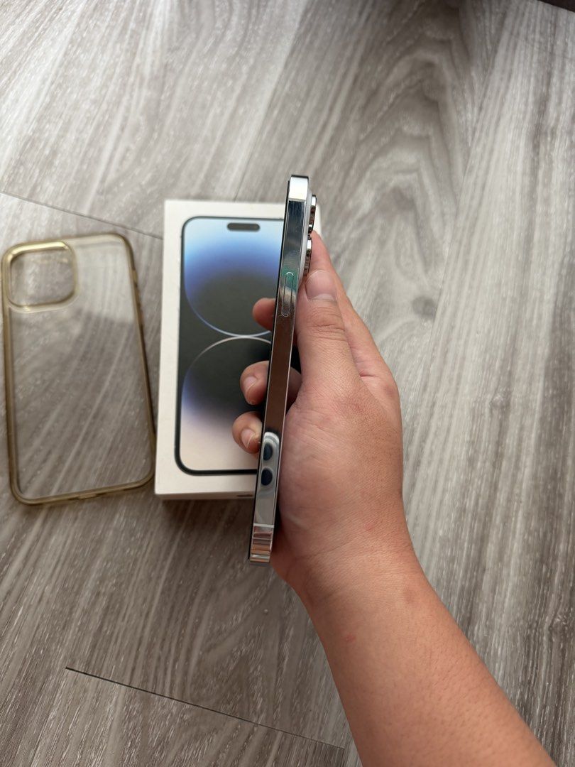 IPHONE 14 PRO MAX 256gb FU (Category: iPhone 14 Series) located in Manila. Submitted by chalceatamashiro29 (Listing ID 1457152358, Image 3). Description: Iphone 14 pro max 256gb FU in Silver For sale or trade sa lower unit plus 84% battery health Complete with original box No issues, free ringke case Location: Paco Manila Pm if interested .