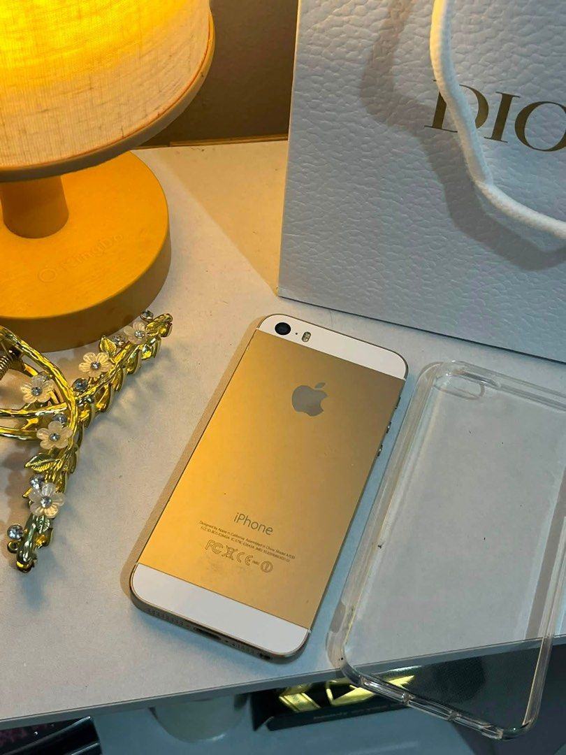 iPhone 5s (16gb) TEXT ME IF INTERESTED 095******0 (Category: Others) located in Quezon City. Submitted by gunitagadgets.ph (Listing ID 1457280522, Image 1). Description: hello, people! selling my iPhone 5S in silver and black, 16GB! perfect for WiFi use, Apple ID sign-in, AirDrop, and camera/digicam use. minimal scratches from normal use but doesn’t affect the performance at all. Unit only. meet-up available, preferably meetup. handling fee may a