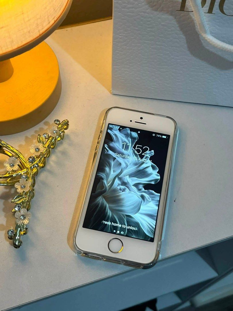 iPhone 5s (16gb) TEXT ME IF INTERESTED 095******0 (Category: Others) located in Quezon City. Submitted by gunitagadgets.ph (Listing ID 1457280522, Image 2). Description: hello, people! selling my iPhone 5S in silver and black, 16GB! perfect for WiFi use, Apple ID sign-in, AirDrop, and camera/digicam use. minimal scratches from normal use but doesn’t affect the performance at all. Unit only. meet-up available, preferably meetup. handling fee may a