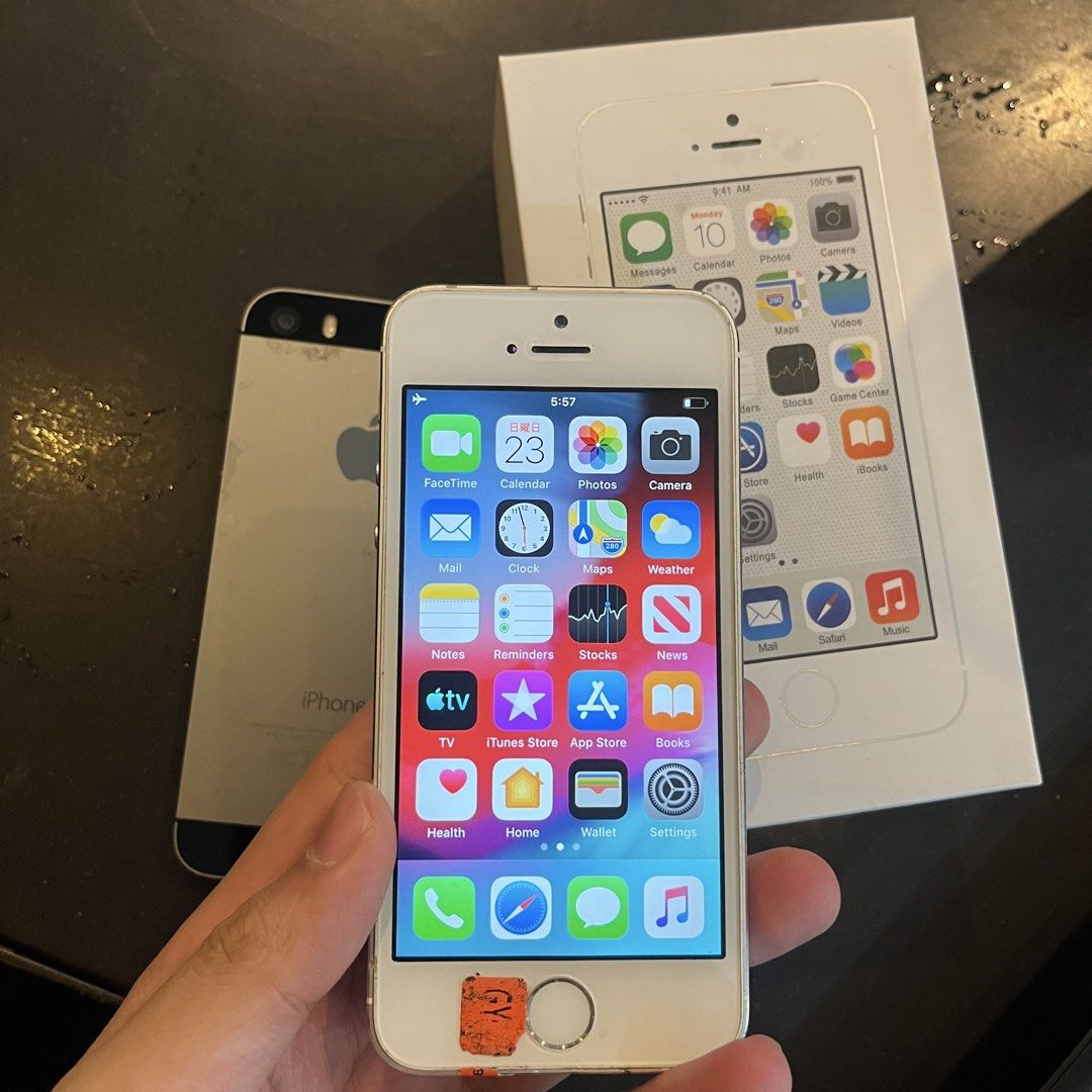 iPhone 5s TEXT ME IF INTERESTED 095******80 (Category: Others) located in Quezon City. Submitted by gunitagadgets.ph (Listing ID 1457240954, Image 2). Description: !!!BOX NOT INCLUDED!!! hello, people! selling my Apple 5S in silver and black, 16gb! perfect for WiFi use, Apple ID sign-in, AirDrop, and camera/digicam use. minimal scratches from normal use but doesn’t affect the performance at all. Unit only. meet-up available, preferably meetup. ha