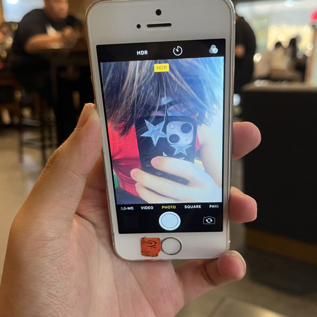 iPhone 5s TEXT ME IF INTERESTED 095******80 (Category: Others) located in Quezon City. Submitted by gunitagadgets.ph (Listing ID 1457240954, Image 3). Description: !!!BOX NOT INCLUDED!!! hello, people! selling my Apple 5S in silver and black, 16gb! perfect for WiFi use, Apple ID sign-in, AirDrop, and camera/digicam use. minimal scratches from normal use but doesn’t affect the performance at all. Unit only. meet-up available, preferably meetup. ha