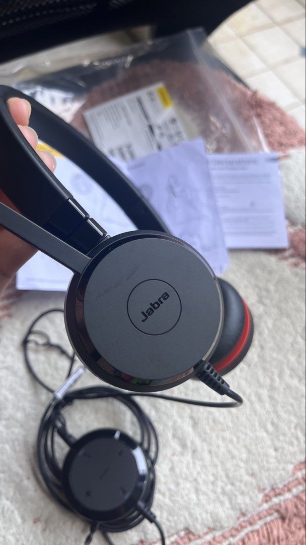 JABRA Evolve 20/20SE Stereo, MS, Leatherettes (Category: Headphones & Headsets) located in Manila. Submitted by dayclutter (Listing ID 1457179908, Image 3). Description: Used once mag 1 hr lang..di na pinursue VA application. Complete pa with original package & manual.