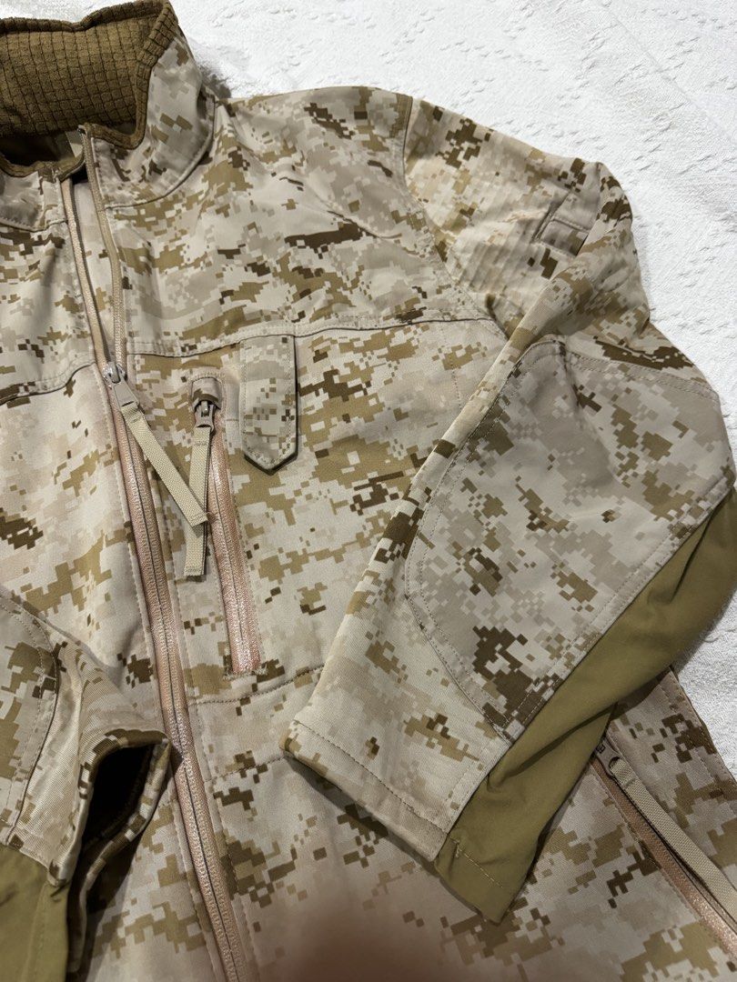 jacket (Category: Coats, Jackets and Outerwear) located in Bangi. Submitted by ilovebundle (Listing ID 1457295060, Image 3). Description: size pit 22 labuh 27.