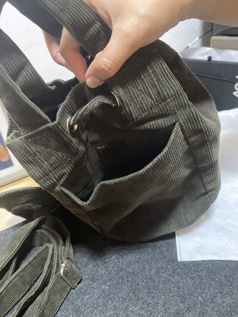 Kangol Corduroy Bucket Bag (Category: Cross-body Bags) located in Cabuyao City. Submitted by copitos (Listing ID 1457243135, Image 2). Description: .