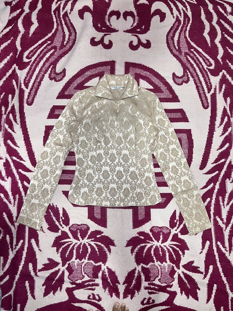 90s Katherine Hamnett London (Category: Longsleeves) located in Naga. Submitted by it_station (Listing ID 1457295084, Image 1). Description: .