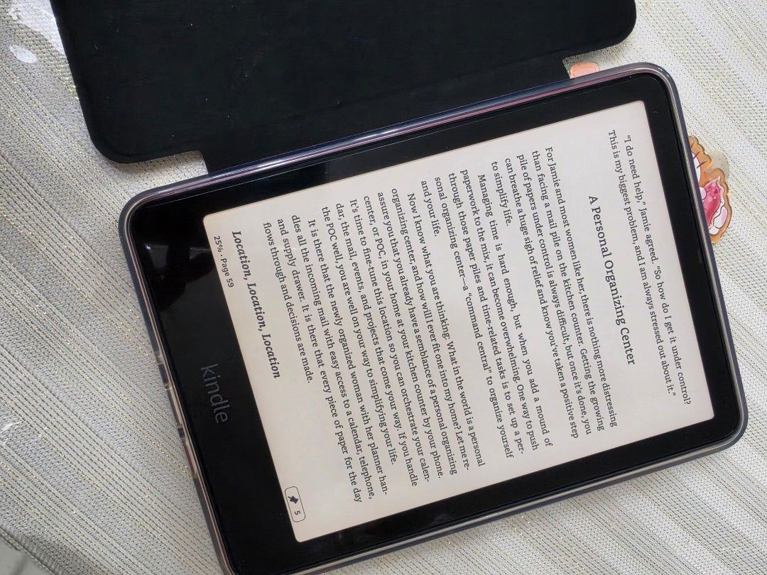 Kindle PPW Signature Edition 12th Gen (Category: Laptops & Notebooks) located in Quezon City. Submitted by thriftshopmar (Listing ID 1457273836, Image 2). Description: ✨ FOR SALE: Kindle Paperwhite Signature Edition (12th Gen) ✨ 📚 Kindle Paperwhite Signature Edition – 12th Generation 💾 32GB | Wi-Fi 🔆 Auto-adjusting front light 🔋 Excellent battery life 📖 Perfect for reading anywhere! ✨ Good as new & fully working 💗 Comes with the pink protec