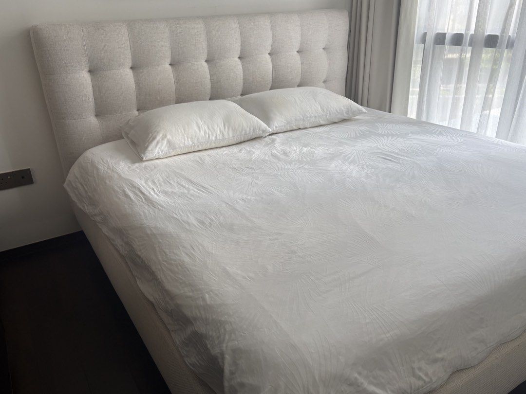 King size bed frames (Category: Bed Frames & Mattresses) located in Singapore. Submitted by happynine (Listing ID 1457166087, Image 1). Description: - White king size bed frame - brand : casterly - Padded headboard for comfort - Fits standard king size mattress - brand sealy - Ideal for bedrooms or guest rooms - Ready for a new home.