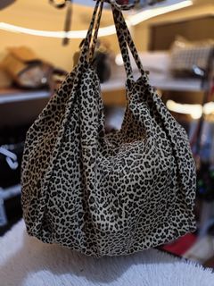 (Category: ) located in . Submitted by bags.and.beyond (Listing ID 1457261818, Image 1). Description: .