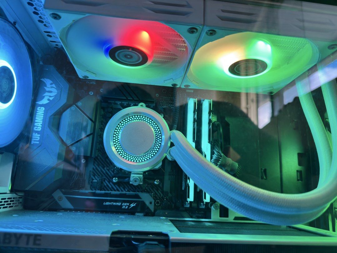 Lian Li Galahad AIO 240 (Category: Computer Parts) located in Makati City. Submitted by .zel. (Listing ID 1457143237, Image 1). Description: Issue: Light bleed only WYSIWYG.