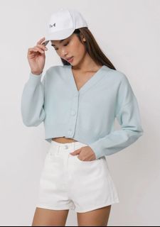 (Category: ) located in . Submitted by wardrobemess (Listing ID 1457195444, Image 1). Description: .