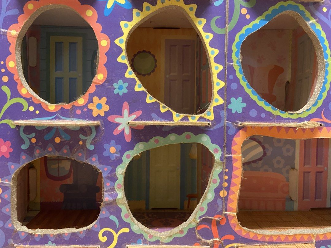 Littlest Pet Shop LPS cardboard display (Category: Vintage Collectibles) located in Quezon City. Submitted by mantarays (Listing ID 1457240981, Image 2). Description: shows many signs of age (wrinkles, dust, adhesive residue, is fragile) but still valuable. please manage expectations. originally bought for 595 MOD: meet up (cannot be shipped through courier) at SM Makati, SM North Edsa, SM Masinag, Robinsons Antipolo or near those areas MOP: cash