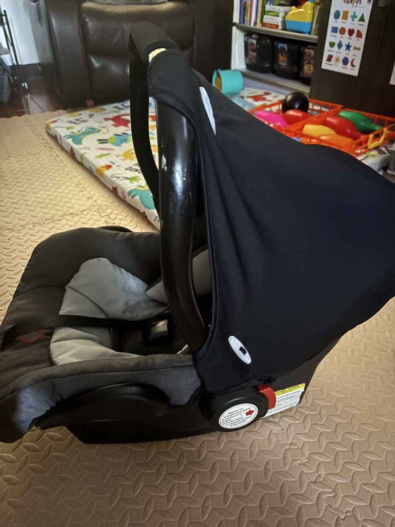 Looping Sydney Car Seat (Category: Car Seats) located in Malabon City. Submitted by jessicashirl (Listing ID 1457293369, Image 2). Description: Looping Sydney Car Seat/Carrier 3000 With bracket Can be used for Looping Squizz 3 Location: University Hills, South Caloocan City.