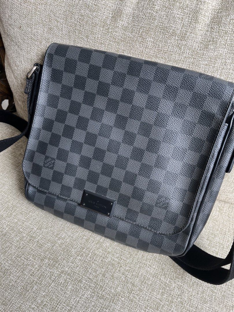 Louis Vuitton District (Category: Luxury Bags & Wallets) located in Quezon City. Submitted by albumguy (Listing ID 1457148225, Image 1). Description: For sale 1unit Louis Vuitton District PM size. Very well kept, hardly used. Bag only. Guaranteed original..