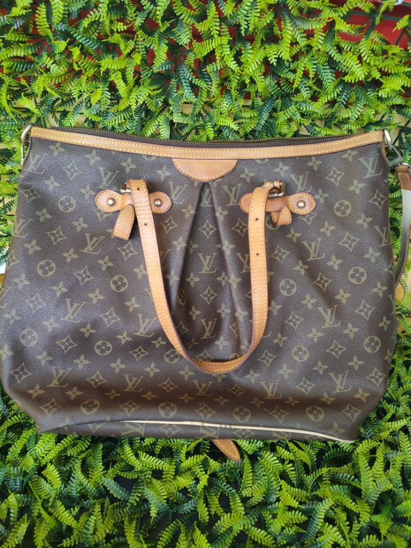 Louis Vuitton Monogram Canvas Shoulder Bag (Category: Luxury Bags & Wallets) located in Davao. Submitted by asherbenedict24 (Listing ID 1457187704, Image 2). Description: Louis Vuitton Monogram Shoulder Bag - Size Large - L - 17.5 W- 13.5 - Spacious interior with multiple pockets - Genuine leather trim and straps - Secure zipper closure - Perfect for everyday use - Noted: Some signs of wear inside the bag.