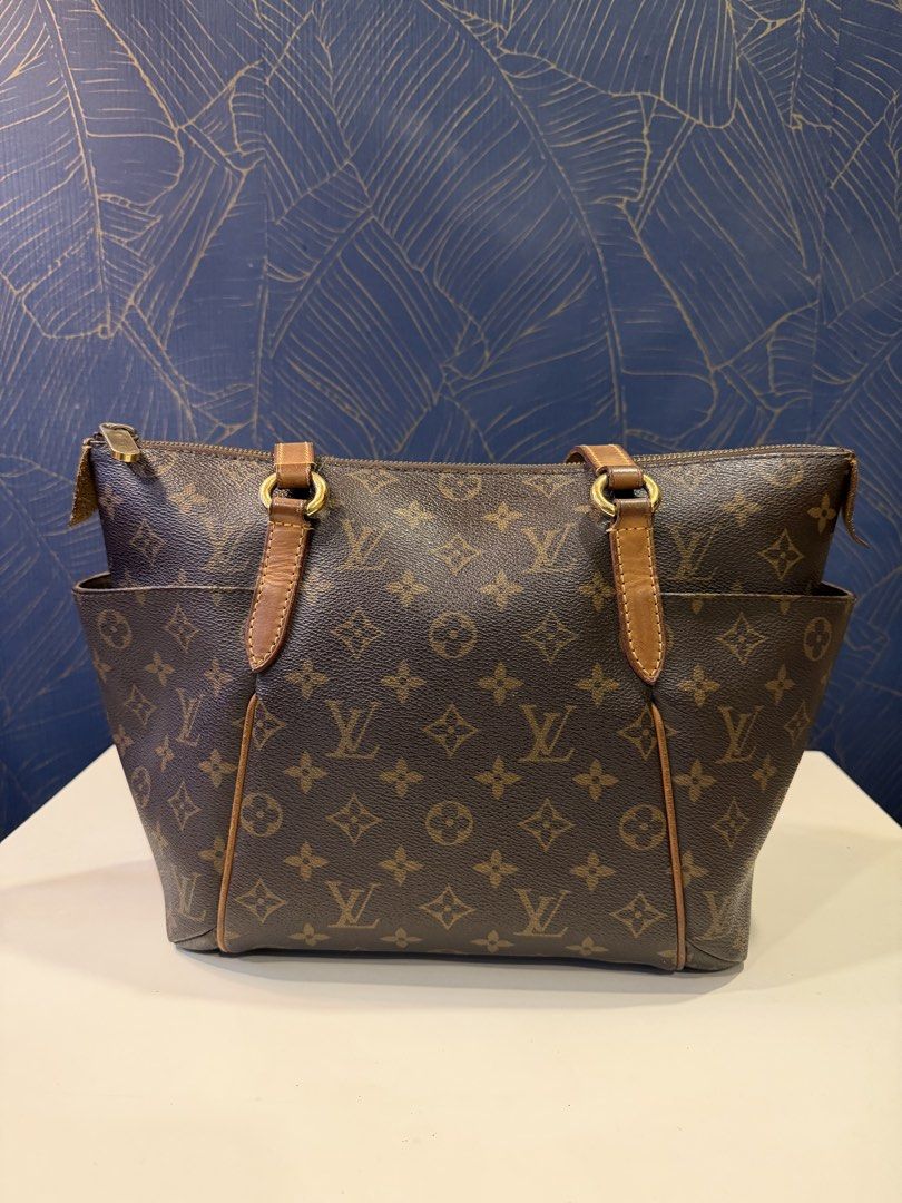 Louis Vuitton Monogram Tote Bag (Category: Luxury Bags & Wallets) located in Paranaque City. Submitted by aaadiz11 (Listing ID 1457209973, Image 2). Description: Selling an authentic Louis Vuitton “Totally PM” shoulder tote bag in classic Monogram canvas. Details & Features Model: Totally PM Material: Monogram Coated Canvas with Natural Cowhide Leather (Vachetta) Trim Hardware: Gold-tone hardware - just need cleaning Features: Top zip closure, tw