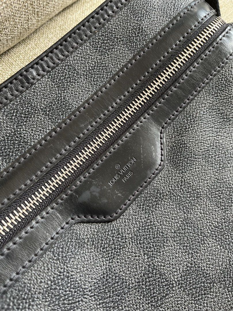 Louis Vuitton Thomas (Category: Luxury Bags & Wallets) located in Quezon City. Submitted by albumguy (Listing ID 1457149160, Image 3). Description: For sale is a Louis Vuitton Thomas messenger bag. Good condition aside from scuff at one lower corner. Guaranteed original. Hardly used in the last few years..