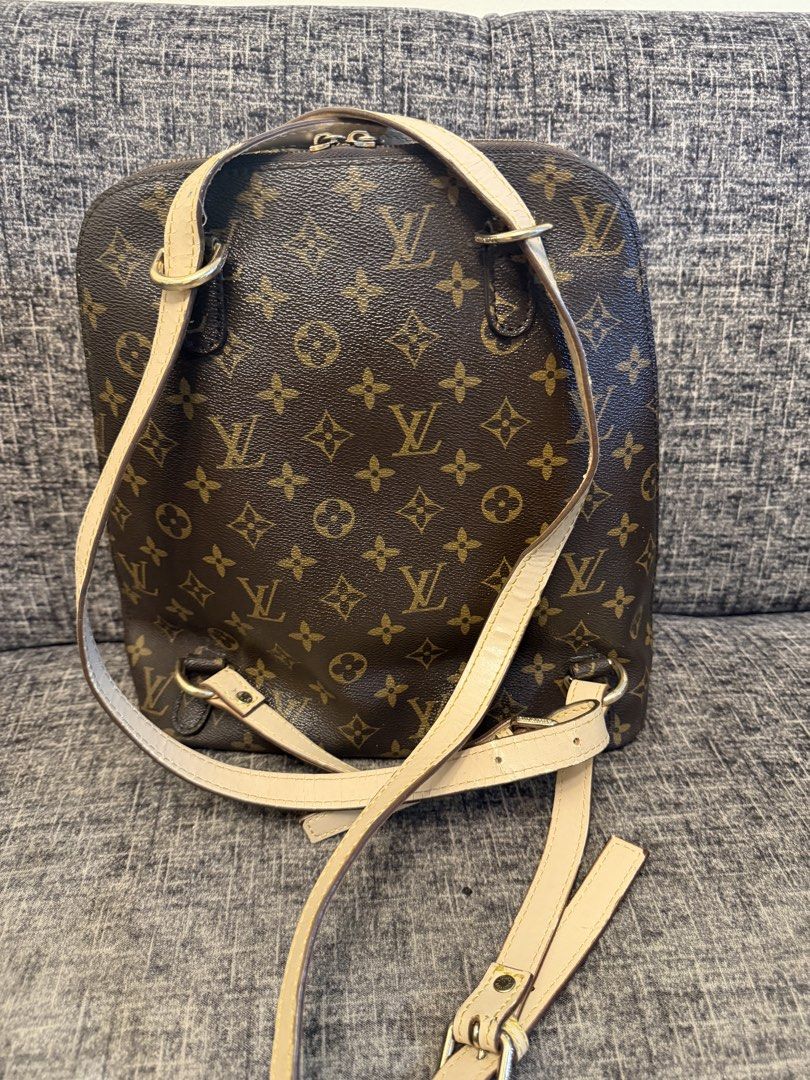 LV BACKPACK 14x12 inches (Category: Backpacks) located in Manila. Submitted by jaylo06 (Listing ID 1457328978, Image 2). Description: Issue cracking sa strap and faded hardwares ung body super ganda pa po naka leather plate lahat ng hardwares naka lv medyo mabigat ganda ng quality kasi ng leather from preloved japan source sa may gusto pm lang po thanks.