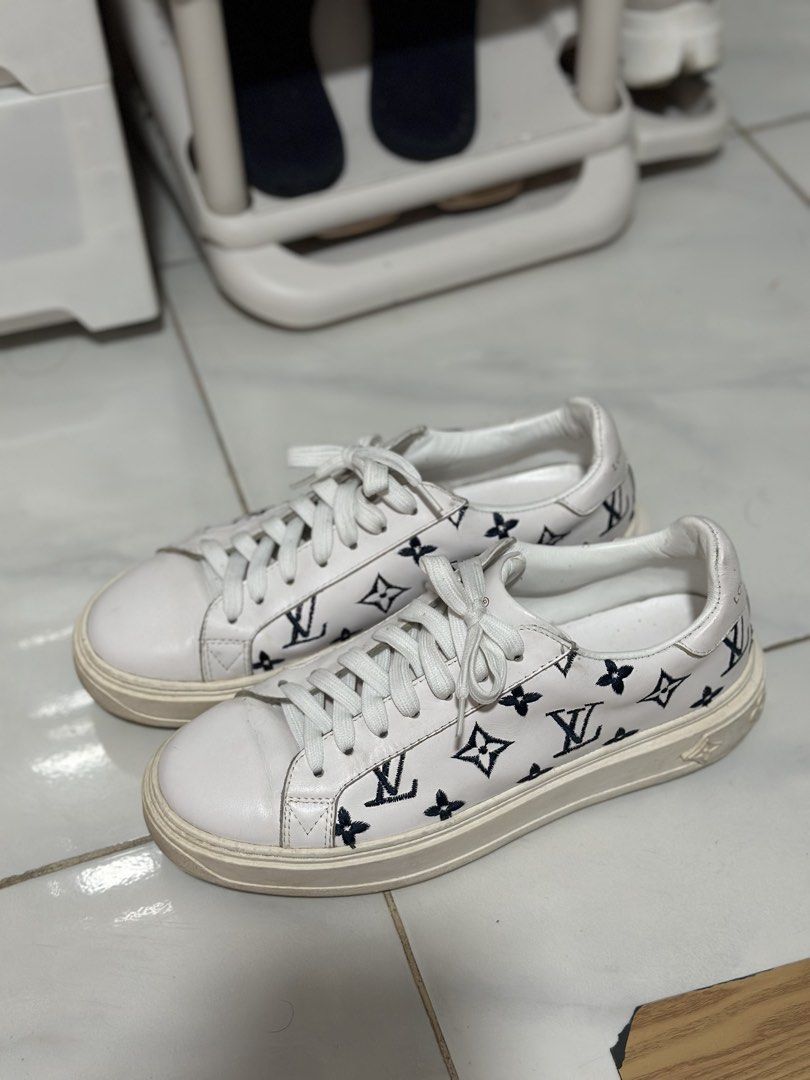 LV Woman Sneakers (Category: Sneakers & Footwear) located in Manila. Submitted by bri_francisco (Listing ID 1457194205, Image 3). Description: Hi! Selling my shoes for a very good price, still good as new. Message me, we can talk about the price. Selling this because i no longer have storage to put them anymore, dm me! 🩷.