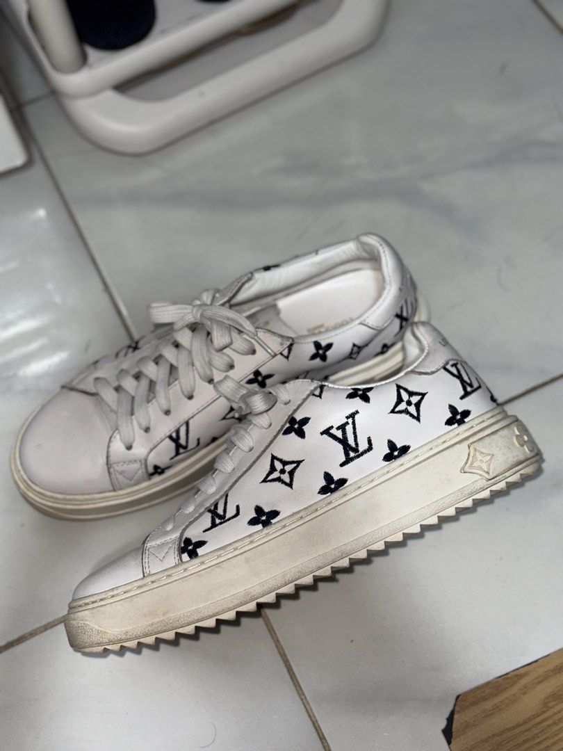 LV Woman Sneakers (Category: Sneakers & Footwear) located in Manila. Submitted by bri_francisco (Listing ID 1457194205, Image 2). Description: Hi! Selling my shoes for a very good price, still good as new. Message me, we can talk about the price. Selling this because i no longer have storage to put them anymore, dm me! 🩷.