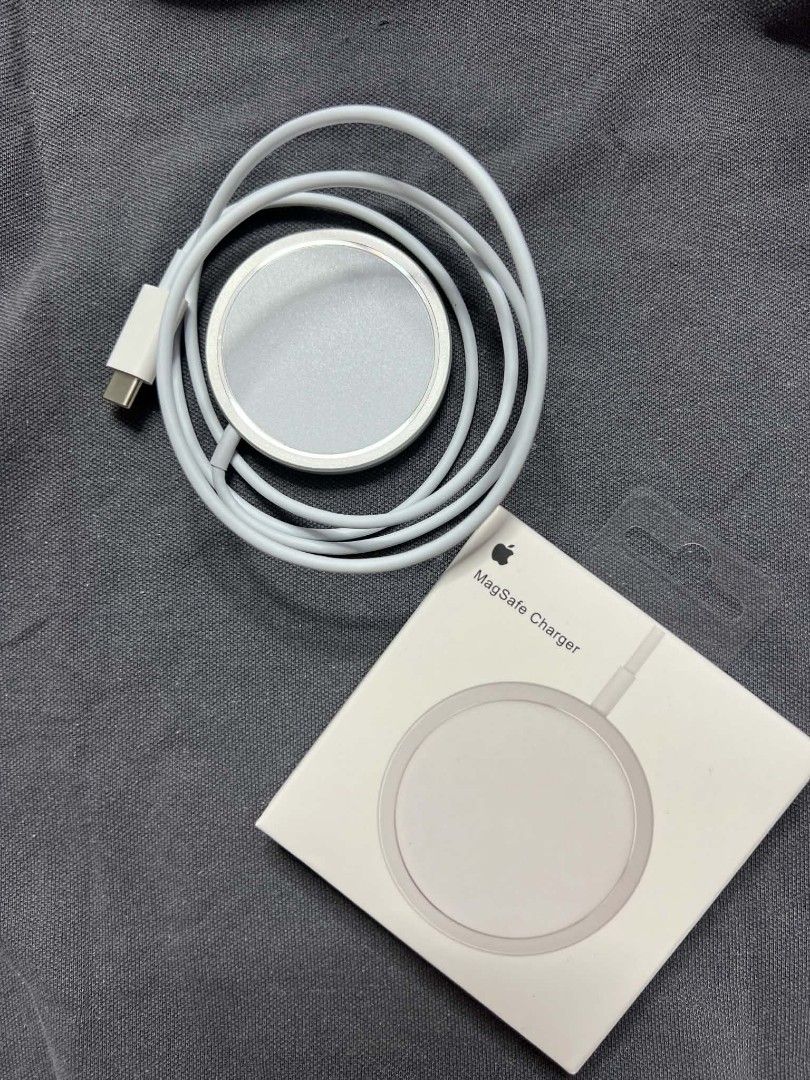Magsafe Charger (Category: Chargers) located in Manila. Submitted by onlineshopping22 (Listing ID 1457166076, Image 1). Description: Legit 💯.