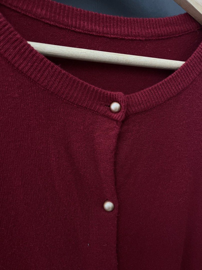 Maroon Basic Cardigan (Category: Coats, Jackets and Outerwear) located in Shah Alam. Submitted by knittyy (Listing ID 1457258150, Image 2). Description: • Pit: 20 inch • Length: 22 inch • Fit to M • FUSSY BUYER WILL NOT BE ENTERTAINED❗️❗️❗️❗️❗️ • NO NEGO IF FIXED PRICE❗️ • REFER TO THE PICS UPLOADED ONLY❗️ • ITEM NOT INC POSTAGE❗️ POS SM RM8/SS RM16.