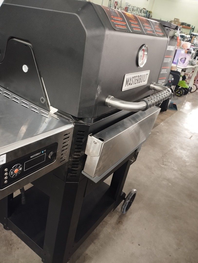 MASTER BUILT CHARCOAL GRILL GRAVITY SERIES (Category: BBQ, Grills & Hotpots) located in Caloocan City. Submitted by dhiony (Listing ID 1457198101, Image 2). Description: -USED BUT LIKE NEW -W/O ADAPTER -1 UNIT ONLY -WE DO SHIPPING.