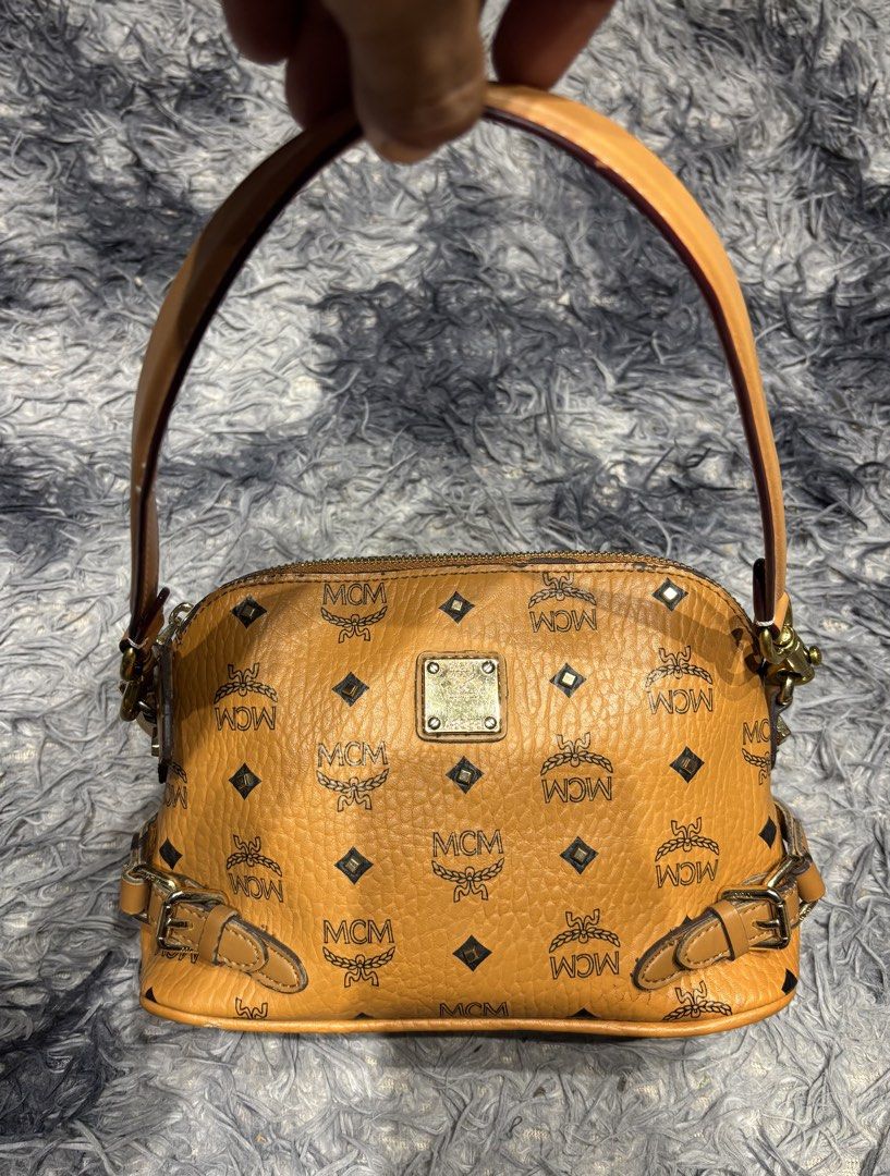 MCM KILI BAG (Category: Luxury Bags & Wallets) located in Legazpi City. Submitted by thesource052 (Listing ID 1457316301, Image 1). Description: MCM KILIBAG/ SHOULDER BAG SMALL - MEDIUM SIZE RUBBER LINING ISSUE AUTHENTIC MADE IN KOREA WITH SCRATCH SA LOWER PART CHECK DETAILS .