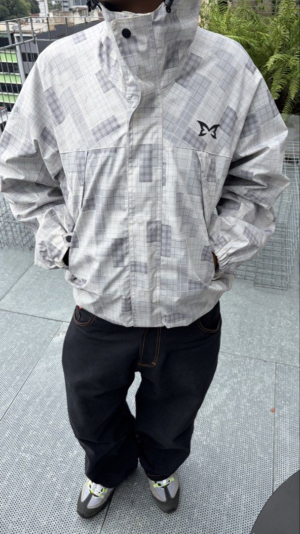 MERTRA PATCHWORK PLAID JACKET (Category: Coats, Jackets and Outerwear) located in Jenjarom. Submitted by hi73930 (Listing ID 1457282115, Image 1). Description: MERTRA PATCHWORK PLAID JACKET SIZING L OFFER OPEN (URGENT!!).