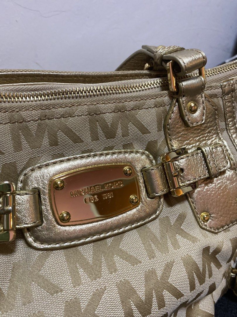 Michael Kors Ganservoot Satchel Bag (Category: Shoulder Bags) located in Cabuyao City. Submitted by copitos (Listing ID 1457232560, Image 2). Description: .