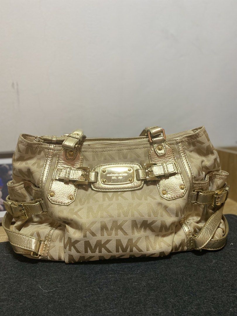 Michael Kors Ganservoot Satchel Bag (Category: Shoulder Bags) located in Cabuyao City. Submitted by copitos (Listing ID 1457232560, Image 1). Description: .