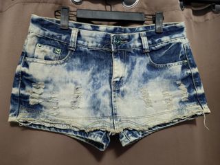 (Category: ) located in . Submitted by aemcloset (Listing ID 1457262613, Image 1). Description: .