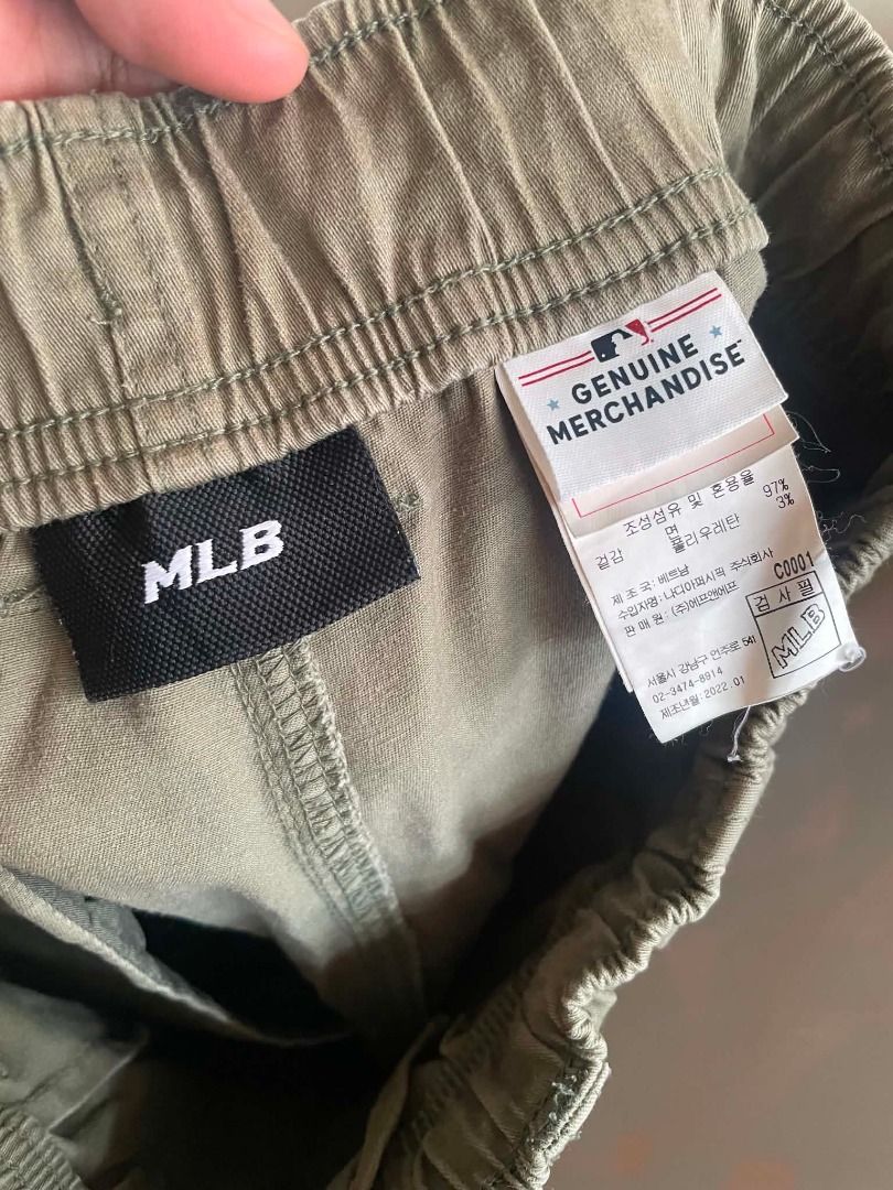 MLB RED SOX SHORTS (Category: Shorts) located in Caloocan City. Submitted by chapter_01 (Listing ID 1457199631, Image 2). Description: - Authentic - No issues, Slightly used only - Need wash only Size: M to L 39’ Waist line 16’ inch length - Negotiable.